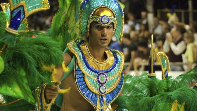 karnaval-gualeguaychu-festival-warna-warni-di-argentina
