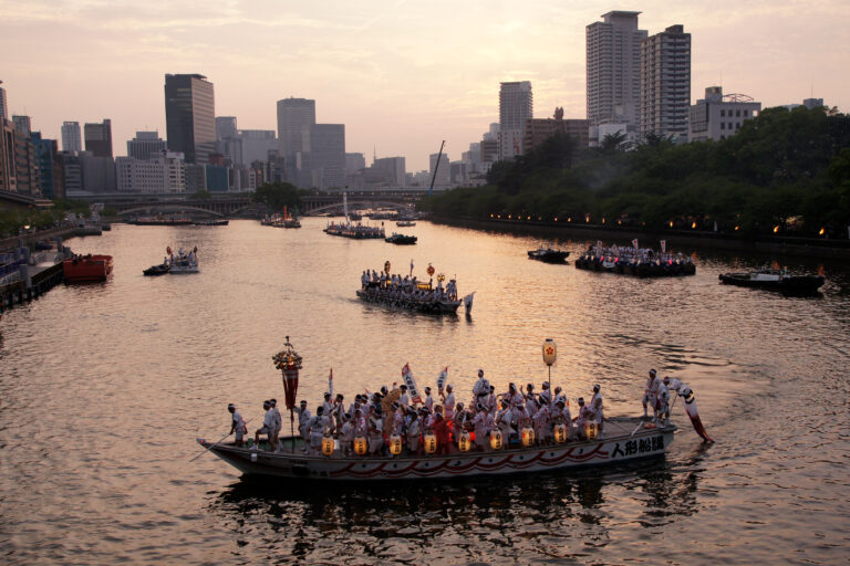 mengenal-tenjin-matsuri-festival-tradisional-di-osaka-yang-bersejarah