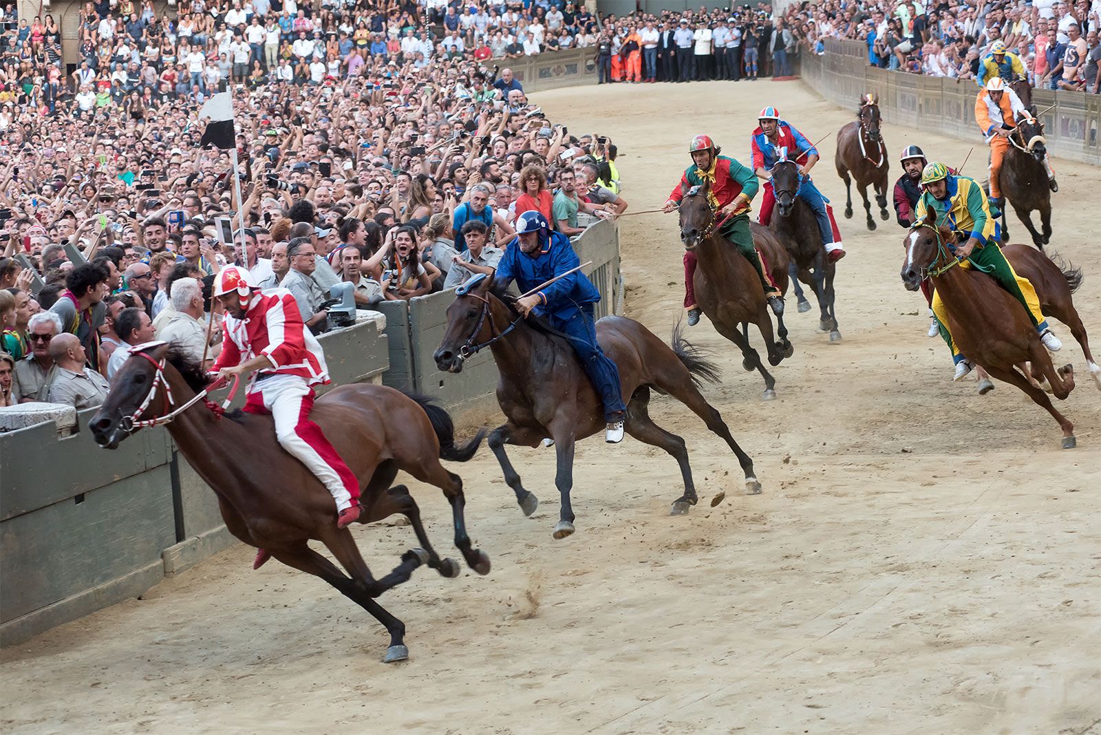 palio-di-siena-tradisi-balap-kuda-bersejarah-di-italia
