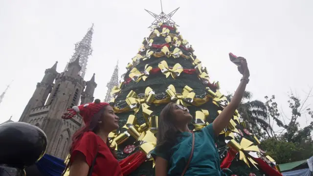suasana-damai-di-desa-natal-dan-perayaan-malam-tahun-baru